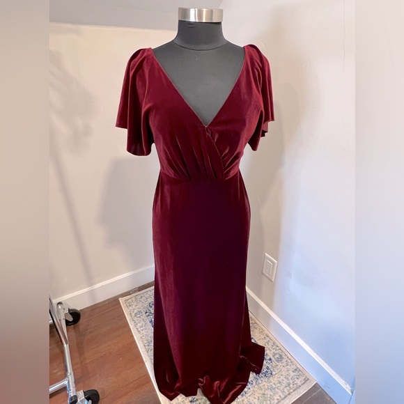JENNY YOO Burgundy Velvet Backless Flutter Sleeve Gown 🌹 - Picture 3 of 17
